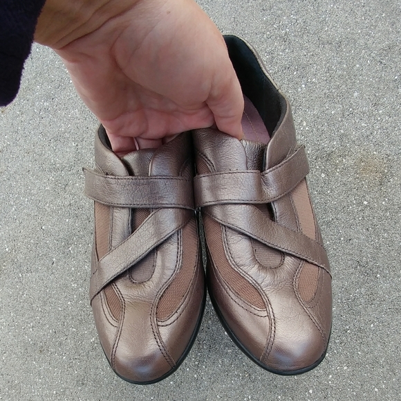 Clarks Leather Showstopper Velcro Loafer Size 9M - Picture 2 of 8